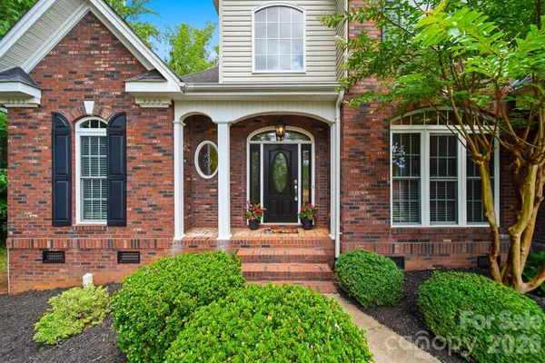 1110 MAYFIELD CIR