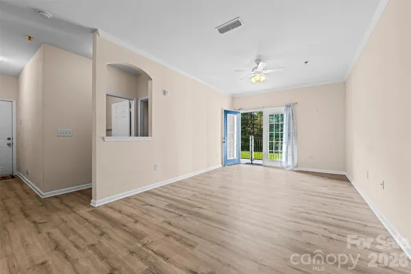 100 VISTA LAKE DR 3