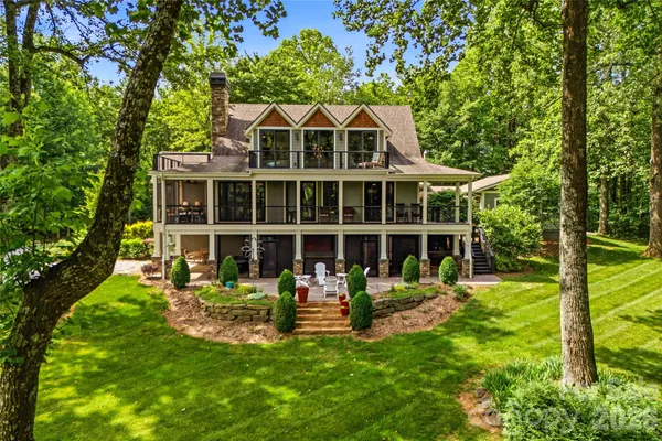 233 TANGLEWOOD LN