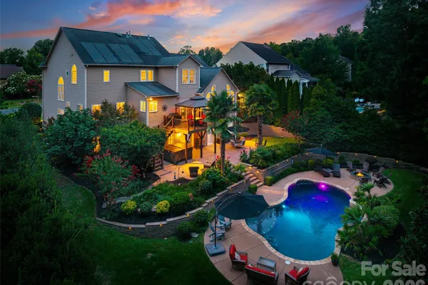 233 SQUIRREL LN