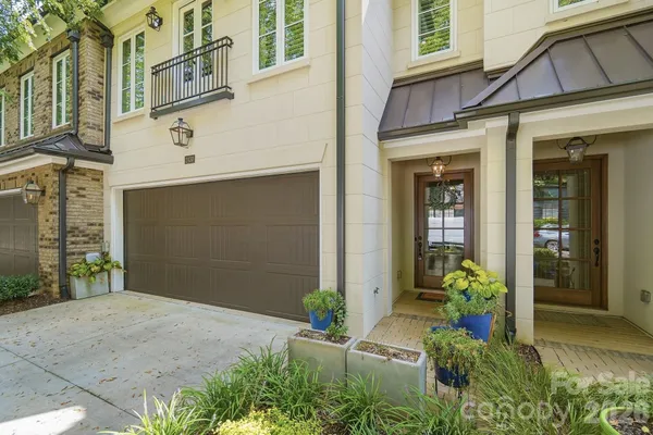 2430 VAIL AVE