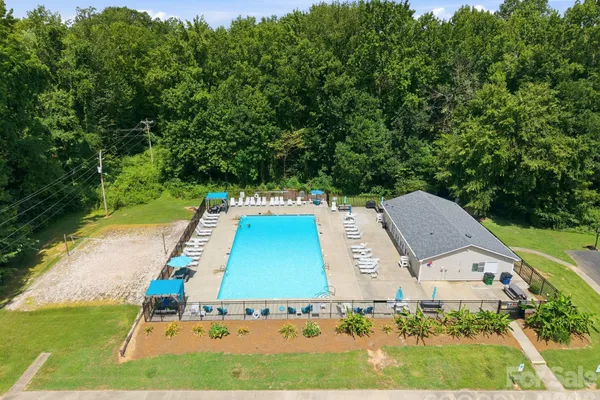 8048 HUNLEY RIDGE RD