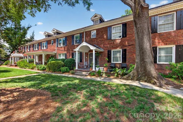 524 HAWTHORNE LN 9