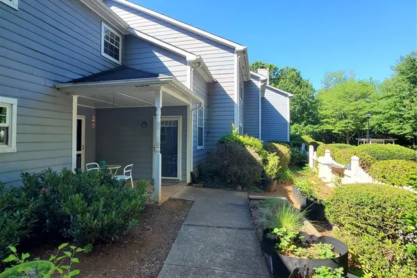 6049 TREETOP CT