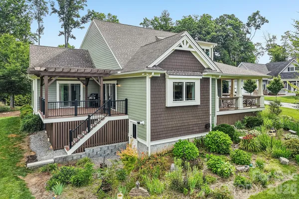 17 HAMILTON WOODS LN
