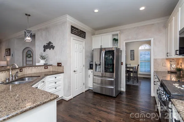 130 HADDINGTON PL