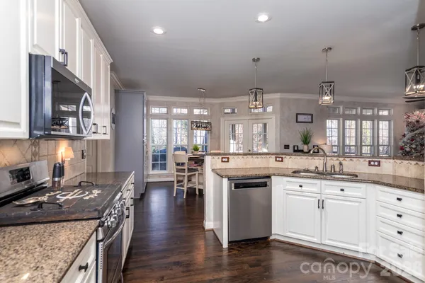 130 HADDINGTON PL