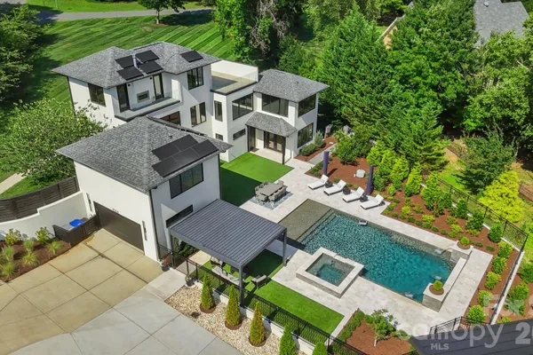 1064 GREYLYN DR