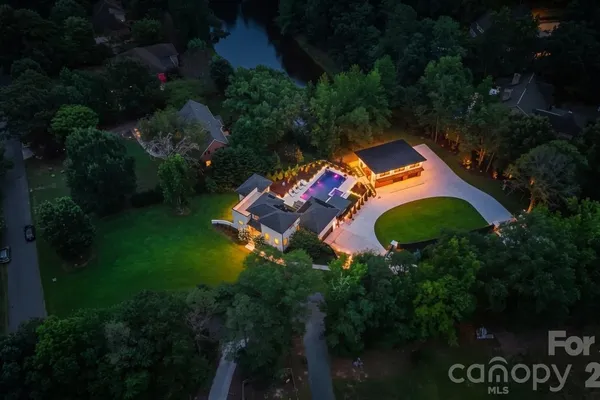 1064 GREYLYN DR