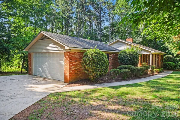304 JULIA DR