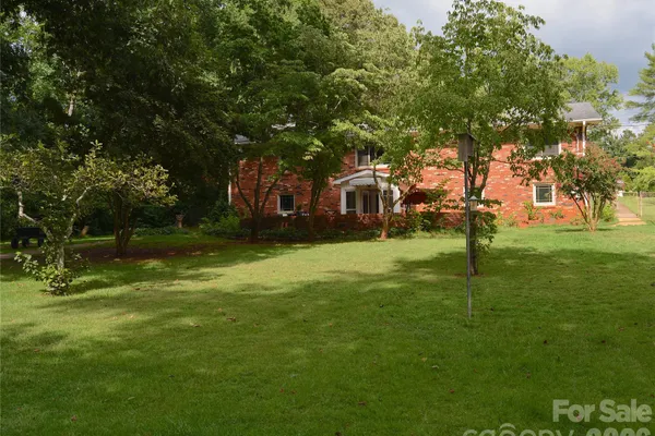 467 FOREST LAKE RD