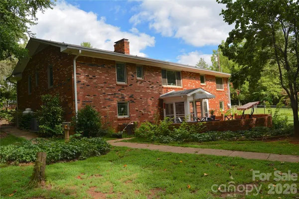 467 FOREST LAKE RD