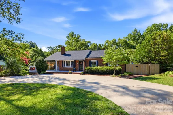 2201 ARMSTRONG PARK DR