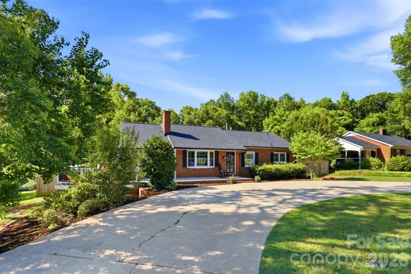 2201 ARMSTRONG PARK DR