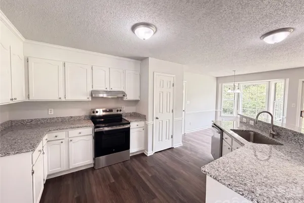 4901 JACQUELYNE DR