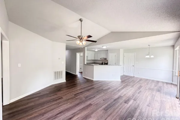 4901 JACQUELYNE DR