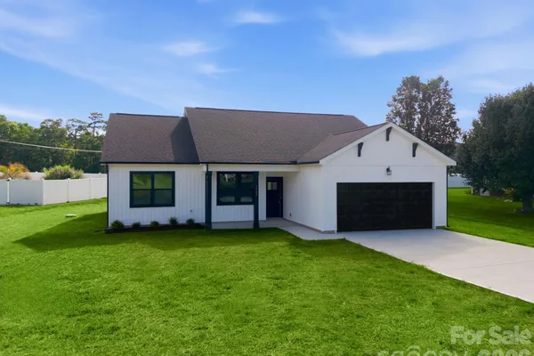 1962 REDWOOD DR