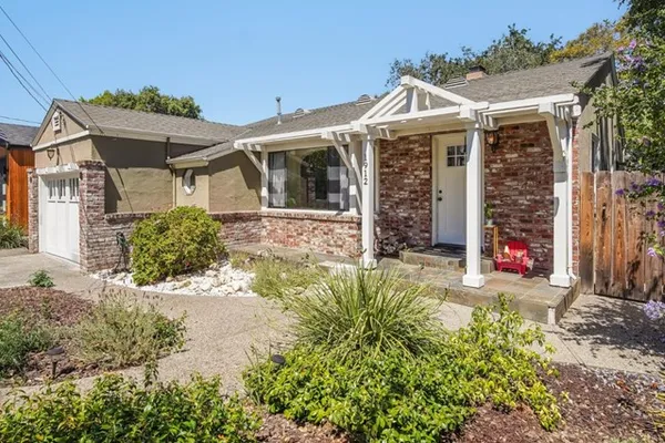 1912 WHITE OAK WAY