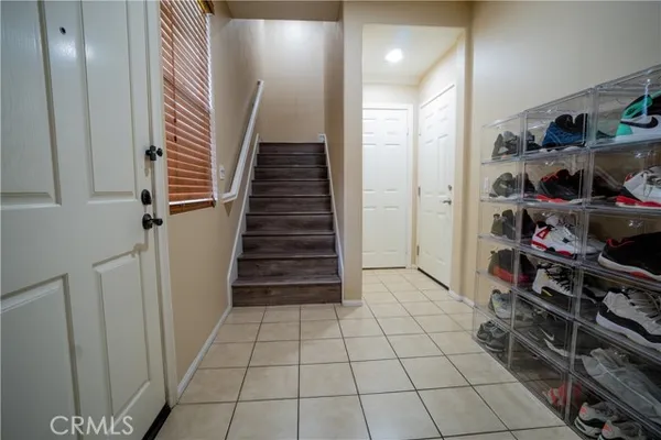 216 W MERLOT DR