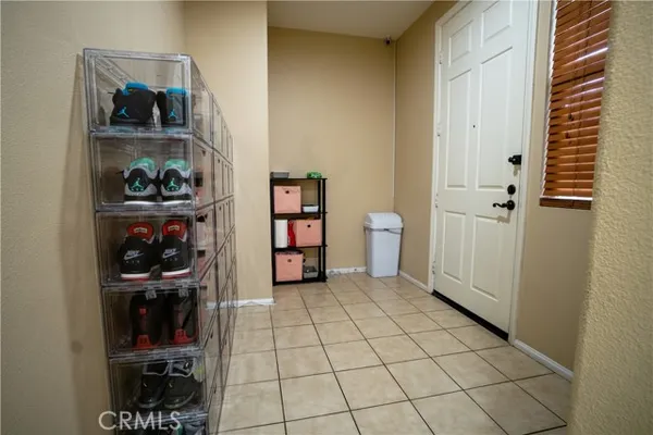 216 W MERLOT DR
