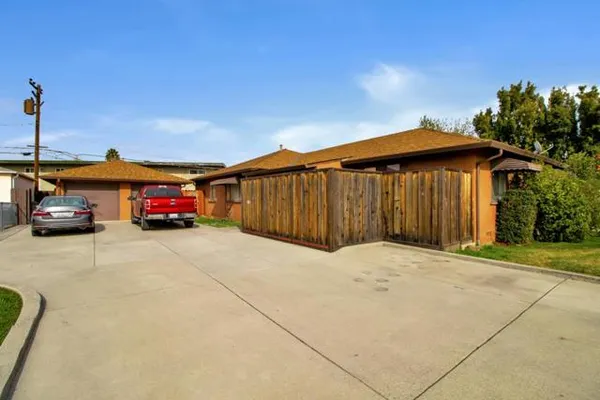 2085 LYNNHAVEN DR