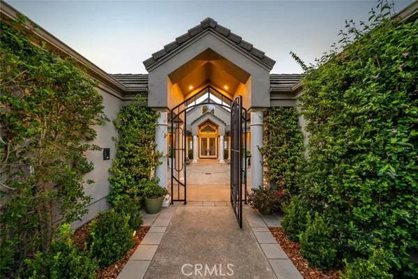 2813 ALAMO DR