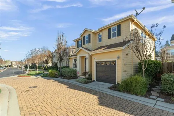 704 TENNYSON DR