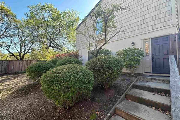 1827 HOLLAND DR
