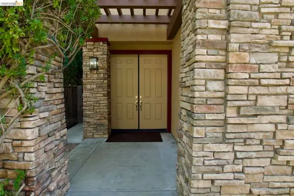 1692 VIA CAMPO VERDE