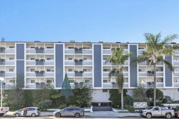 615 ESPLANADE 512