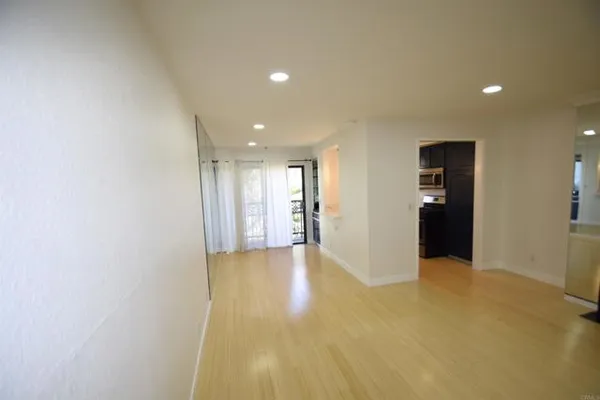 1355 N SIERRA BONITA AVE 204