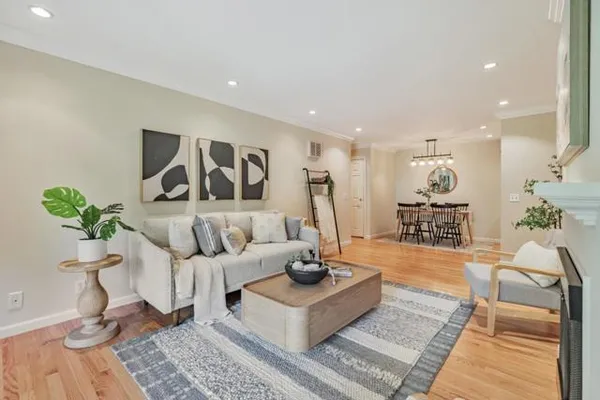 1210 GOLDEN OAKS LN