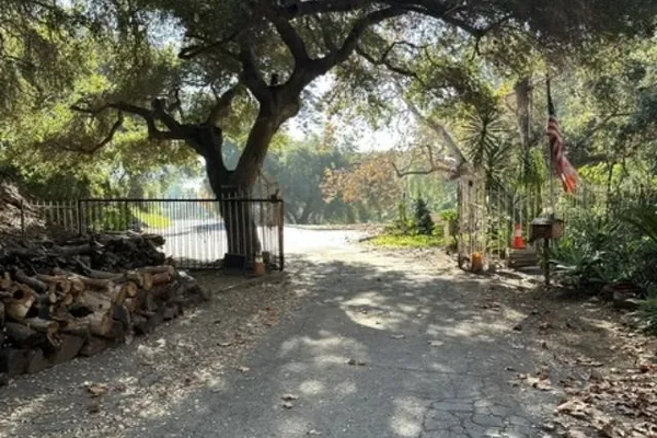 1295 LOMA VIS