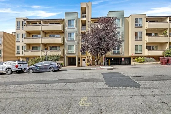 77 FAIRMOUNT AVE 220