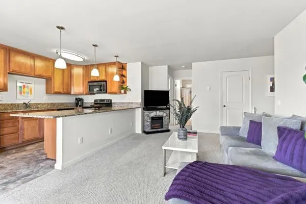 300 GLENWOOD CIR 258