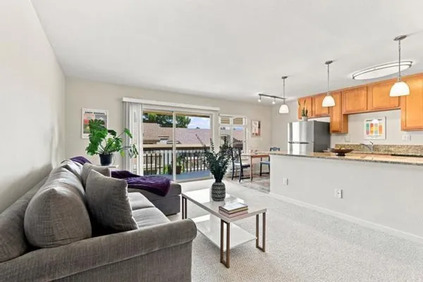 300 GLENWOOD CIR 258