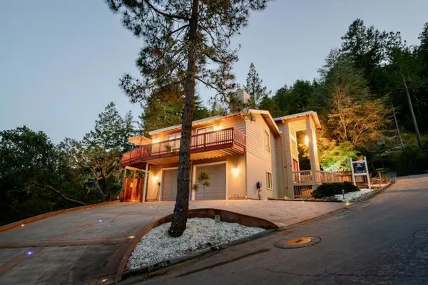 205 BLUEBERRY DR