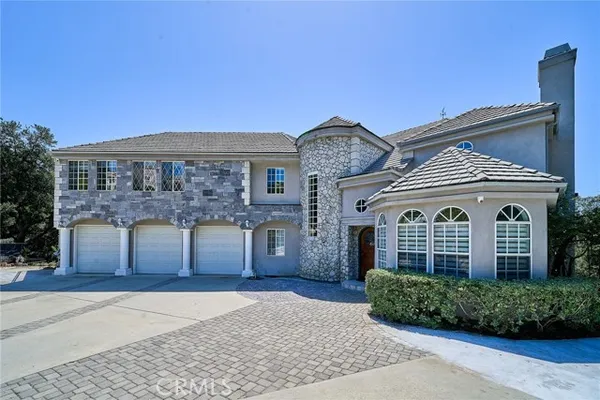 1089 VILLAGE DR