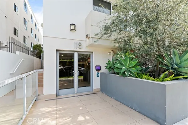 118 N KINGS RD 201