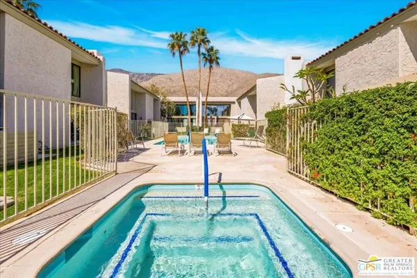261 E LA VERNE WAY B