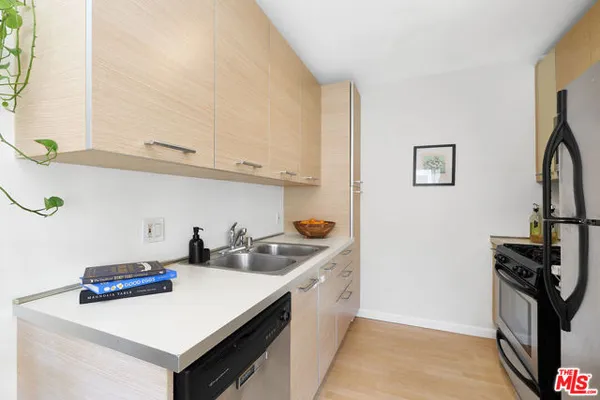 6250 FULTON AVE 205