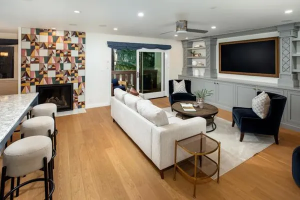 226 W EDITH AVE 20