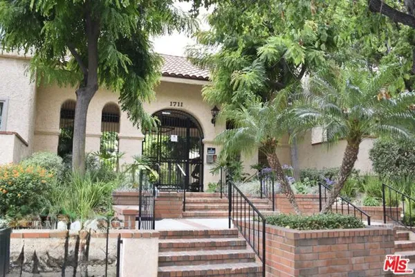 1711 GRISMER AVE 63