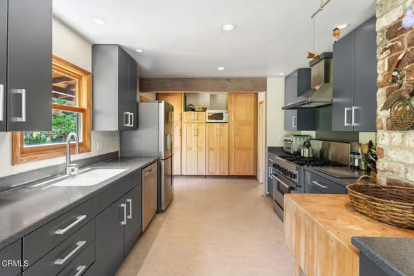 31501 COMPTCHE UKIAH RD