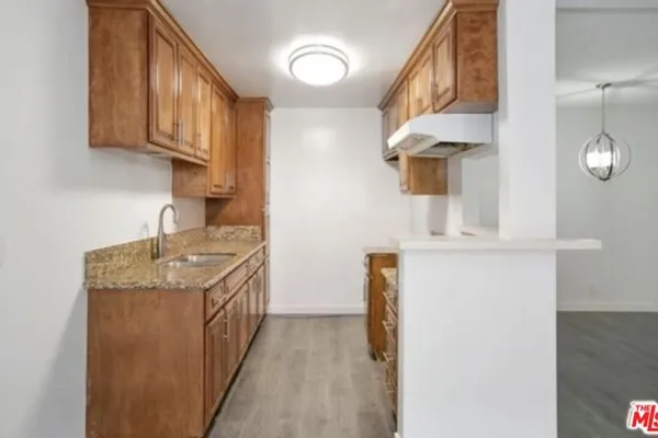 855 VICTOR AVE 210