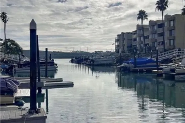 4705 MARINA DR 4