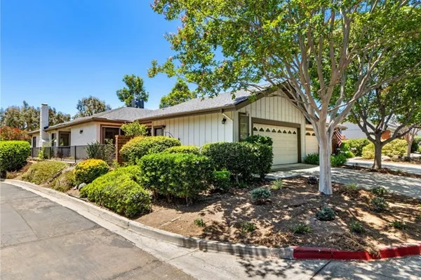 1210 CAMINO DEL LAGO