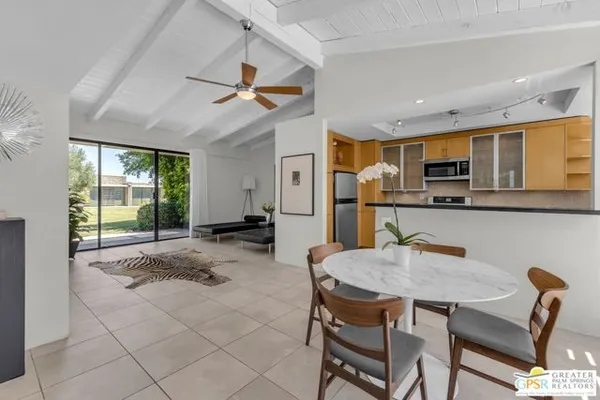 858 N CALLE DE MIMOSAS