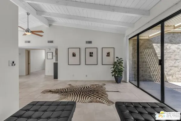 858 N CALLE DE MIMOSAS