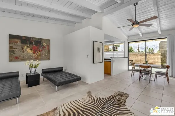 858 N CALLE DE MIMOSAS